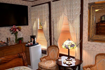 Romantic Getaway with a Jacuzzi in Saugerties, New York - Saugerties, New York - glamping.directory