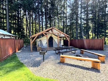 Glamping! Luxury Family Size Tent, Douglas County, Oregon - Idleyld Park, Oregon - glamping.directory