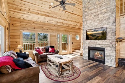 Charming Smoky Mountain Cabin with Private Fire Pit, Modern Amenities, Near Downtown Gatlinburg, Tennessee - Gatlinburg, Tennessee - glamping.directory
