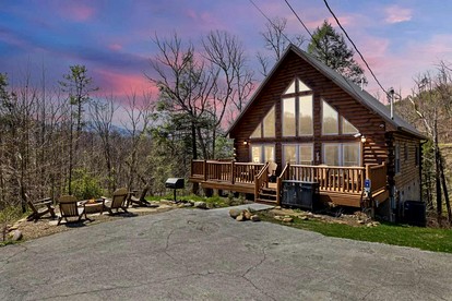 Charming Smoky Mountain Cabin with Private Fire Pit, Modern Amenities, Near Downtown Gatlinburg, Tennessee - glamping.directory