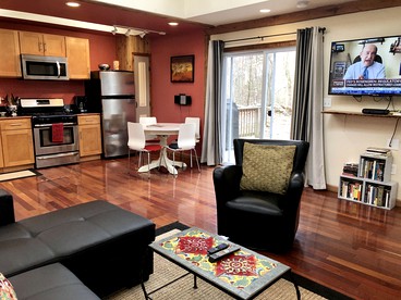 One-Bedroom Luxury Cabin with Hot Tub in Heart of Woodstock in Upstate New York - Woodstock, New York - glamping.directory