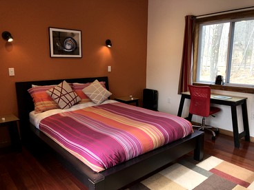 One-Bedroom Luxury Cabin with Hot Tub in Heart of Woodstock in Upstate New York - Woodstock, New York - glamping.directory