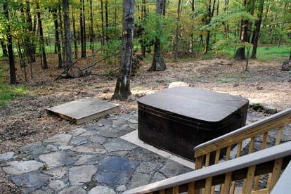 One-Bedroom Luxury Cabin with Hot Tub in Heart of Woodstock in Upstate New York - Woodstock, New York - glamping.directory