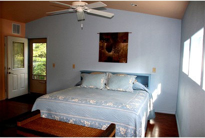 Enchanting Room Rental with Stunning Lake Views near Houston, Texas - Burnet, Texas - glamping.directory