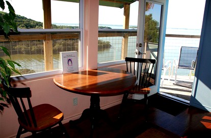 Enchanting Room Rental with Stunning Lake Views near Houston, Texas - Burnet, Texas - glamping.directory