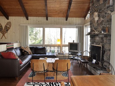 Secluded Family Mountain Rental with Fireplace in Windham, New York - Windham, New York - glamping.directory