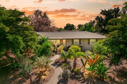 Private Oasis with Lanai and Lounge Space in Sarasota, Florida - glamping.directory