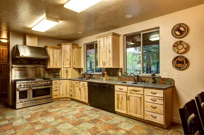 Eight-Bedroom Family Getaway with Mountain View at Brian Head, Utah - Panguitch Lake, Utah - glamping.directory