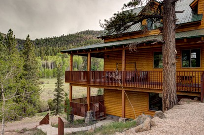 Eight-Bedroom Family Getaway with Mountain View at Brian Head, Utah - Panguitch Lake, Utah - glamping.directory