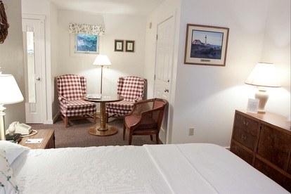 Romantic Getaway Accommodation Overlooking West Penobscot Bay in Maine - Lincolnville, Maine - glamping.directory