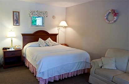 Romantic Getaway Accommodation Overlooking West Penobscot Bay in Maine - Lincolnville, Maine - glamping.directory