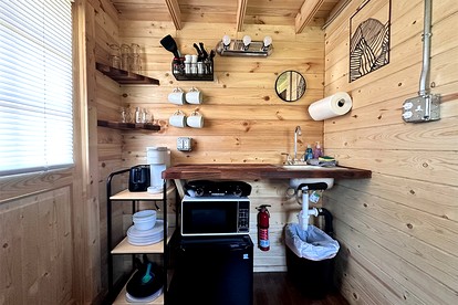 Eco-Friendly Lakefront Tiny House with Views of Panorama Mountain near Denali National Park - Cantwell, Alaska - glamping.directory