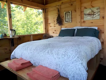 Relaxing Tiny Cabin on Organic Farm near Asheville, North Carolina - Weaverville, North Carolina - glamping.directory