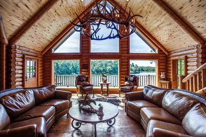 Cozy Lakeside Cabin Rental on 700-Acre Ranch near Dallas, Texas - Eustace, Texas - glamping.directory