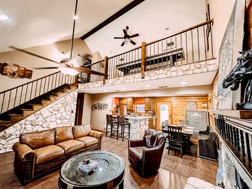 Cozy Lakeside Cabin Rental on 700-Acre Ranch near Dallas, Texas - Eustace, Texas - glamping.directory