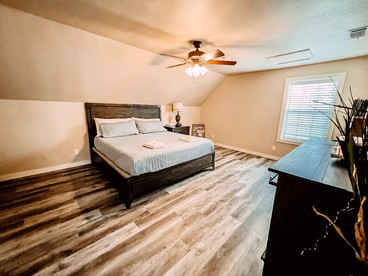 Cozy Lakeside Cabin Rental on 700-Acre Ranch near Dallas, Texas - Eustace, Texas - glamping.directory
