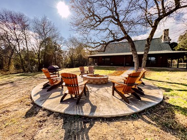 Cozy Lakeside Cabin Rental on 700-Acre Ranch near Dallas, Texas - Eustace, Texas - glamping.directory
