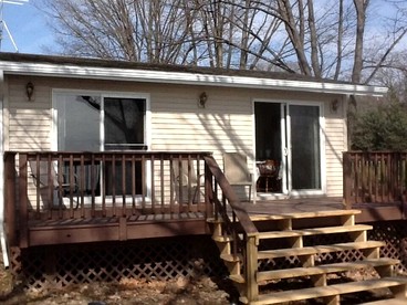 Beautiful Cottage with Private Hot Tub Overlooking Lake near Rochester, New York - glamping.directory