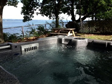 Beautiful Cottage with Private Hot Tub Overlooking Lake near Rochester, New York - Torrey, Utah - glamping.directory
