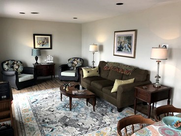 Beautiful Cottage with Private Hot Tub Overlooking Lake near Rochester, New York - Torrey, Utah - glamping.directory