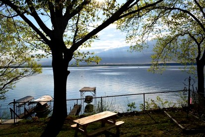 Beautiful Cottage with Private Hot Tub Overlooking Lake near Rochester, New York - Torrey, Utah - glamping.directory
