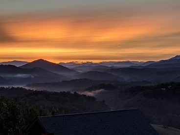 Modern Mountain Cabin Retreat with Game Room and Outdoor Pool in Sevierville, Tennessee - Sevierville, Tennessee - glamping.directory