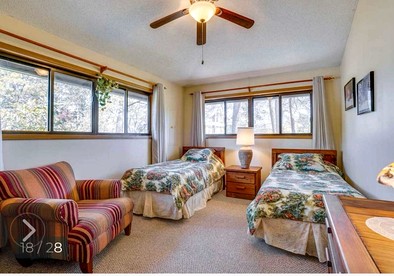 Charming Cabin on Golf Course with Fireplace & Resort Perks in Hedgesville, West Virginia - Hedgesville, West Virginia - glamping.directory