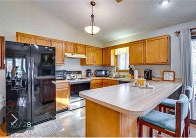 Charming Cabin on Golf Course with Fireplace & Resort Perks in Hedgesville, West Virginia - Hedgesville, West Virginia - glamping.directory