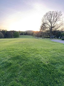 Charming Cabin on Golf Course with Fireplace & Resort Perks in Hedgesville, West Virginia - Hedgesville, West Virginia - glamping.directory