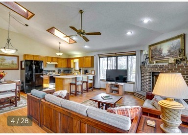 Charming Cabin on Golf Course with Fireplace & Resort Perks in Hedgesville, West Virginia - Hedgesville, West Virginia - glamping.directory