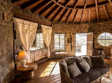 Stone-Built Bungalow Rental with Coachella Valley Views near Palm Springs, California - Palm Springs , California - glamping.directory