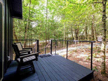 Romantic Retreat: Pet-Friendly Luxury Cabin in Enchanting Transylvania County - Transylvania County, North Carolina - glamping.directory
