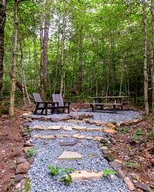 Romantic Retreat: Pet-Friendly Luxury Cabin in Enchanting Transylvania County - Transylvania County, North Carolina - glamping.directory