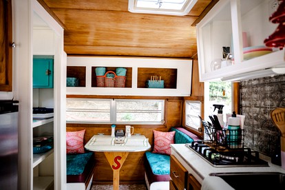 Charming Vintage Caravan Rental in Franklin, North Carolina for Mountain Glamping Escape - Franklin, North Carolina - glamping.directory