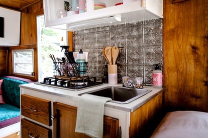 Charming Vintage Caravan Rental in Franklin, North Carolina for Mountain Glamping Escape - Franklin, North Carolina - glamping.directory