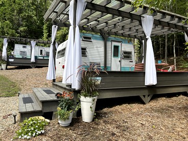 Charming Vintage Caravan Rental in Franklin, North Carolina for Mountain Glamping Escape - Franklin, North Carolina - glamping.directory