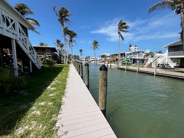 Gorgeous Waterfront Cottage with Private Dock and Incredible Bay Views for an Amazing Getaway in Placida, Florida - Placida, Florida - glamping.directory