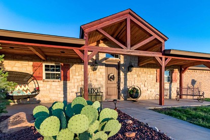 Luxurious Lodge Rental by the Palo Duro Canyon for a Family Vacation in Texas - glamping.directory