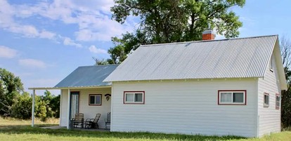 Secluded Cottage on East Ash Creek near Fort Robinson State Park, Nebraska - glamping.directory