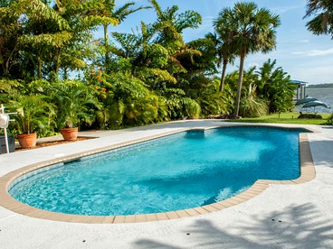 Waterfront Cottage Rental with a Heated Pool on the Indian River in Florida - Grant, Florida - glamping.directory