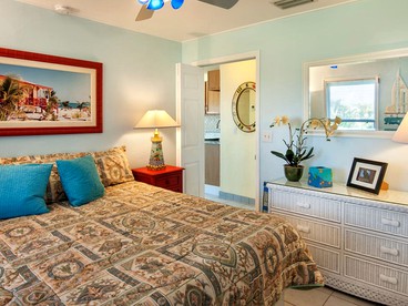 Waterfront Cottage Rental with a Heated Pool on the Indian River in Florida - Grant, Florida - glamping.directory
