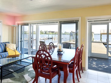 Waterfront Cottage Rental with a Heated Pool on the Indian River in Florida - Grant, Florida - glamping.directory