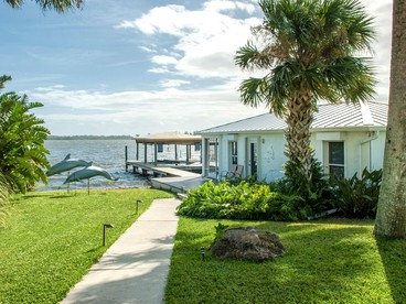 Waterfront Cottage Rental with a Heated Pool on the Indian River in Florida - Grant, Florida - glamping.directory