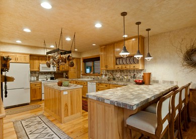 Authentic Lodge Rental with Hot Tub and Mountain Views near Sundance Resort, Utah - Sundance, Utah - glamping.directory