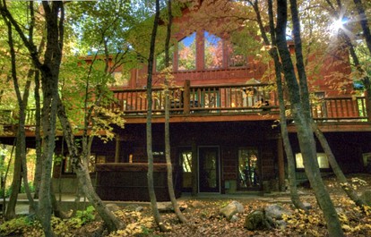 Authentic Lodge Rental with Hot Tub and Mountain Views near Sundance Resort, Utah - glamping.directory