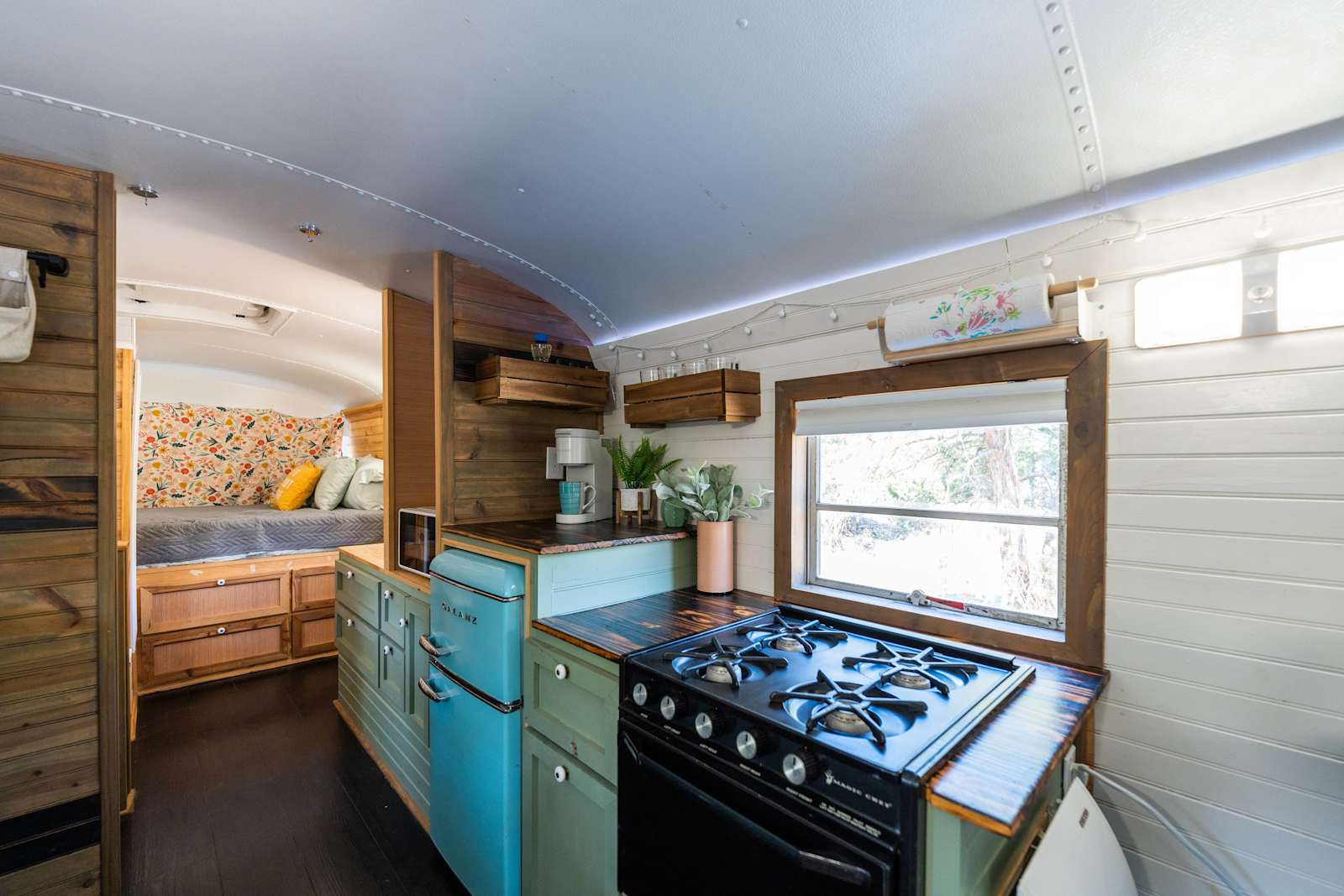 Pinnacle Bus Stop~ Blue Bungalow - Little Rock, Arkansas - glamping.directory