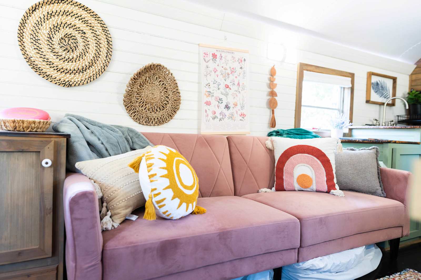 Pinnacle Bus Stop~ Blue Bungalow - Little Rock, Arkansas - glamping.directory