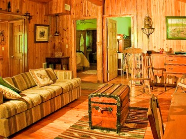 Forested Wood Cabin near Ocala National Forest in Central Florida - Fort McCoy, Florida - glamping.directory