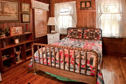Forested Wood Cabin near Ocala National Forest in Central Florida - Fort McCoy, Florida - glamping.directory