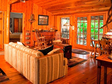 Forested Wood Cabin near Ocala National Forest in Central Florida - Fort McCoy, Florida - glamping.directory